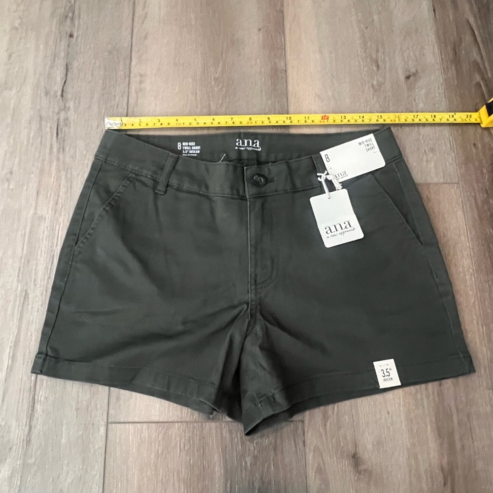 a.n.a Women's Army Green Classic Shorts Size 8 NWT